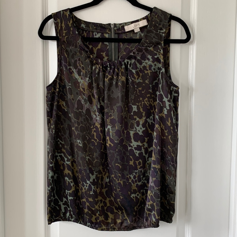 LOFT Watercolor Pleated Neckline 100% Polyester Sleeveless Top Size Medium